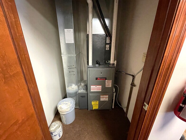 More Photos Of 530 Walnut Ave NE, Canton Storefront Retail Office For Sale