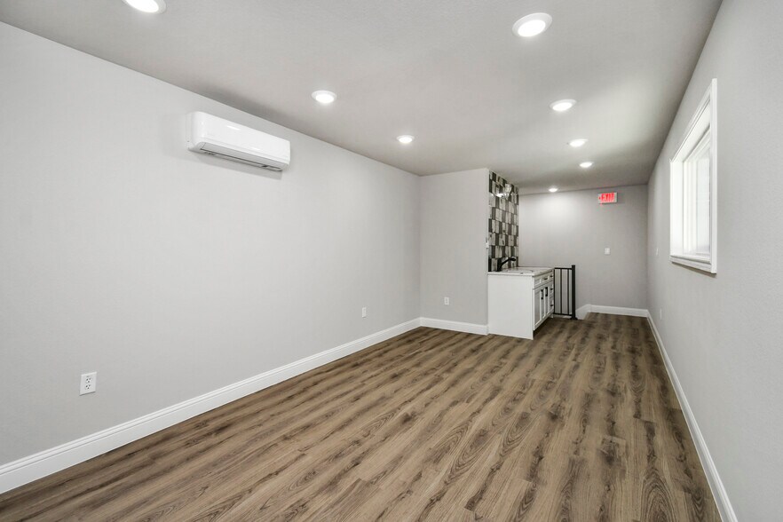 More Photos Of 31588 Industrial Park Dr, Pinehurst Flex For Lease