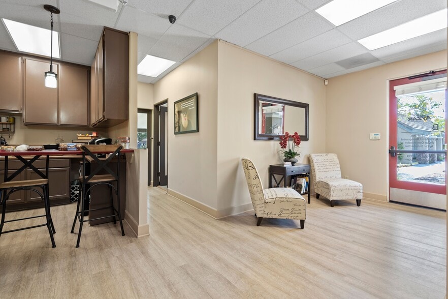 More Photos Of 1516 Brookhollow Dr, Santa Ana Medical For Lease