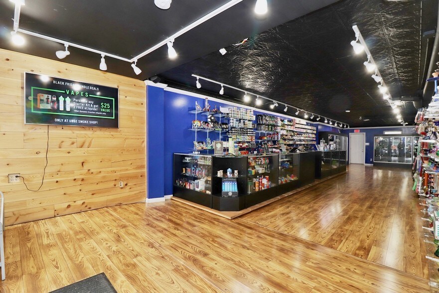 More Photos Of 704 Washington St, Hoboken Storefront Retail Residential For Lease