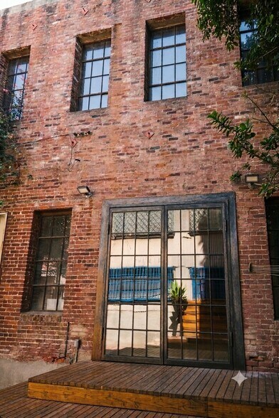 More Photos Of 1327 Willow St, Los Angeles Office For Sale