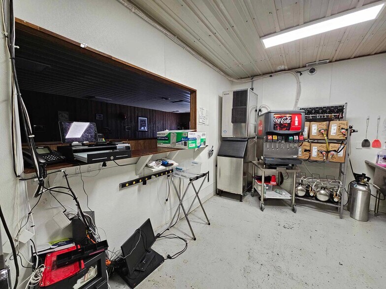 More Photos Of 215 Main St, Royalton Bar For Sale