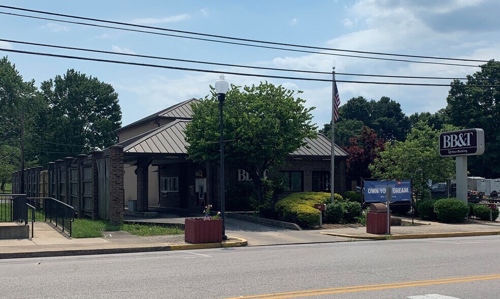 More Photos Of 102 Broadway -1, Cave City Bank For Lease