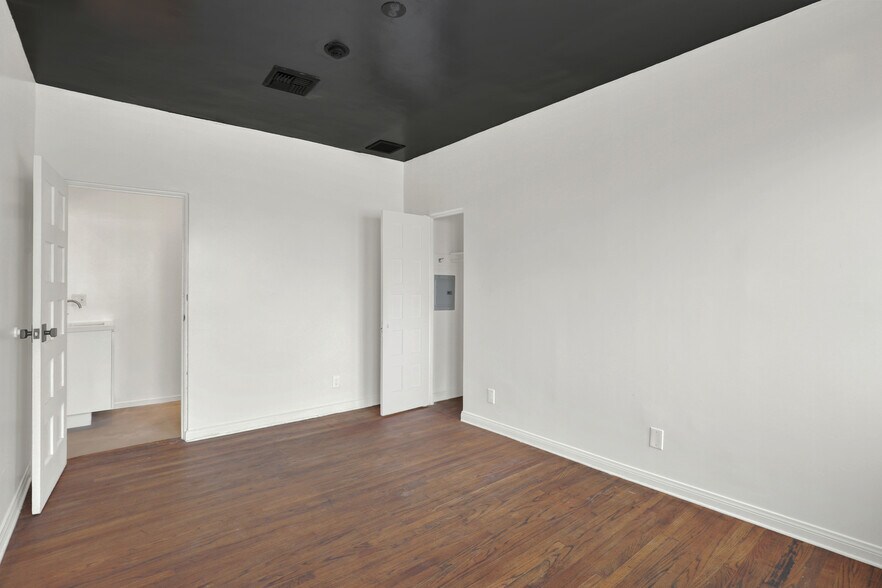 More Photos Of 435 S Boyle Ave, Los Angeles Office Residential For Sale