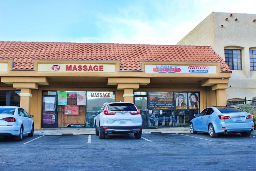 More Photos Of 323-327 E Palmdale Blvd, Palmdale General Retail For Lease