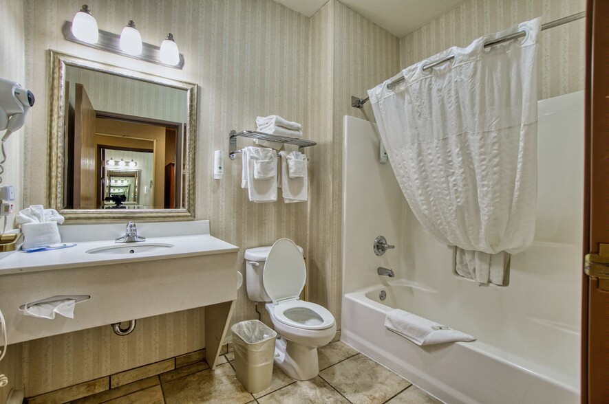 More Photos Of 7860 6th St, Wellington Hotel For Sale