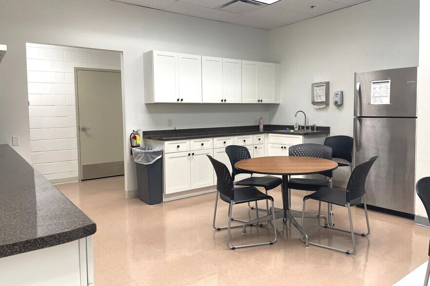 More Photos Of 37 Danbury Rd, Wilton Showroom For Lease