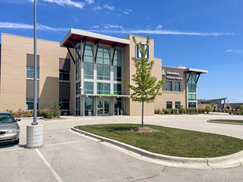 More Photos Of 2325 Fox Run Blvd, Waukesha Hospital For Sale