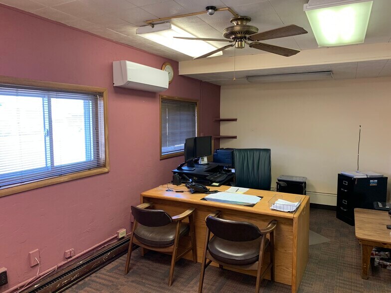 More Photos Of 1016 E State Highway 112, Center Industrial For Sale