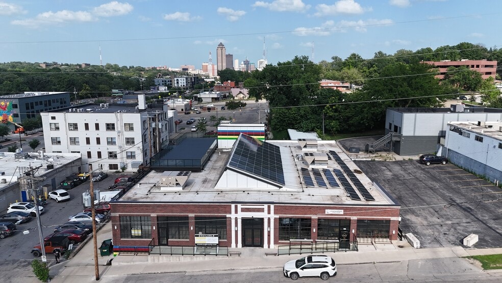 Primary Photo Of 515 28th St, Des Moines Storefront For Lease