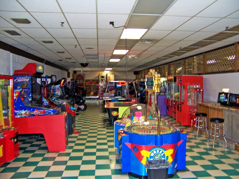 More Photos Of 1940 S Oliver St, Wichita Freestanding For Sale