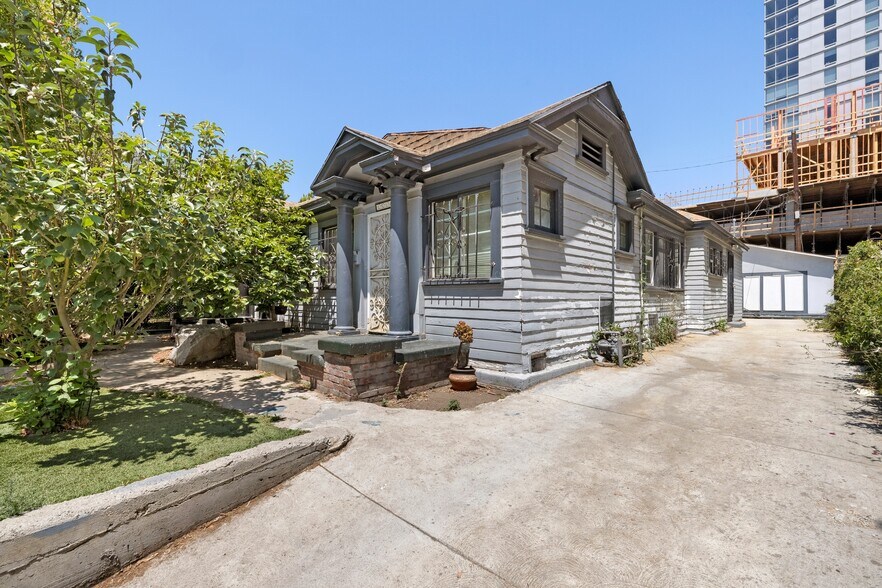 More Photos Of 1516 La Baig Ave, Los Angeles Apartments For Sale