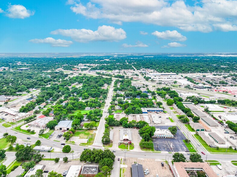 More Photos Of 1300 W Pioneer Dr, Irving Fast Food For Sale