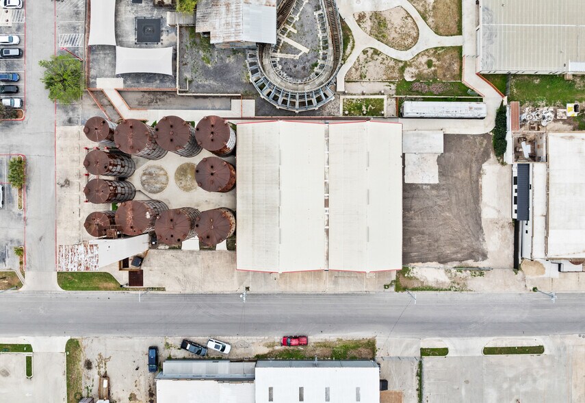 More Photos Of 1127 Bowie St, Seguin Industrial For Sale