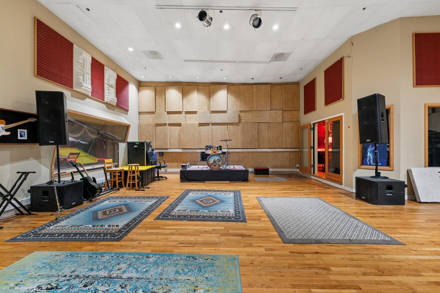 More Photos Of 825-829 27th Ave, Oakland Manufacturing For Sale