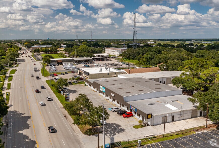 More Photos Of 1575 Cattlemen Rd, Sarasota Showroom For Lease
