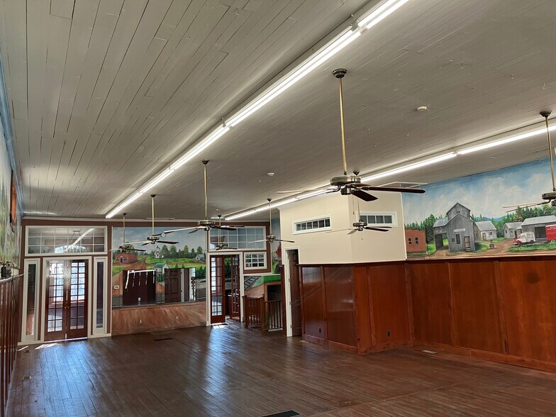 More Photos Of 157 N Main St, Bostic Office For Sale