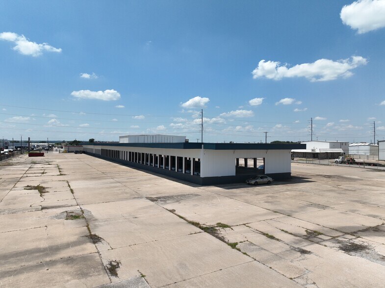 More Photos Of 3817 Irving Blvd, Dallas Truck Terminal For Lease