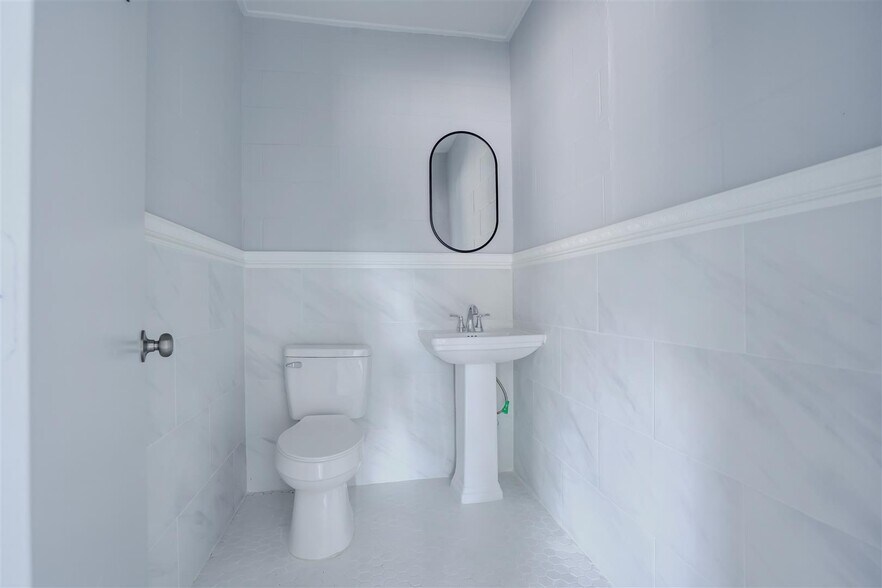 More Photos Of 623 N Richmond Rd, Wharton Auto Repair For Sale