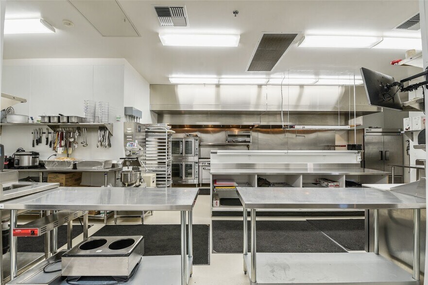 More Photos Of 208 S Green St, Sonora Restaurant For Sale