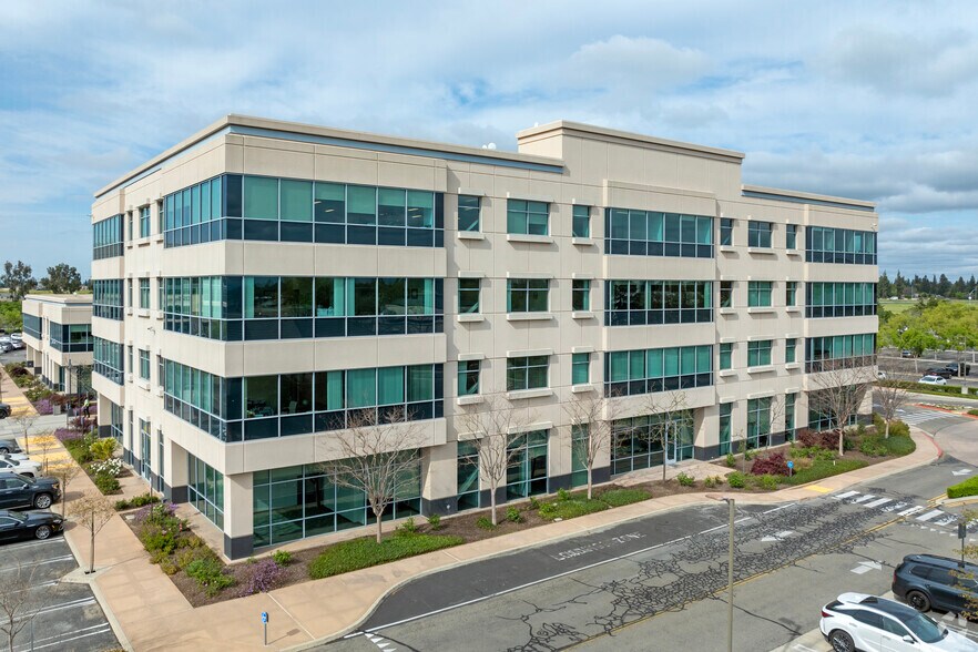 More Photos Of 265 E River Park Cir, Fresno Coworking Space