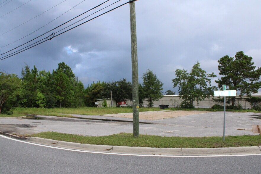 More Photos Of 3931 W Highway 390, Panama City Service Station For Sale