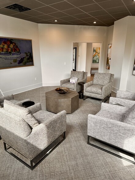 More Photos Of 4924 Kavanaugh Blvd, Little Rock Bank For Sale