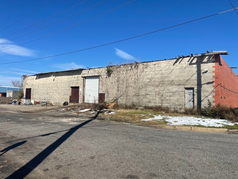 More Photos Of 701 N Joachim St, Mobile Warehouse For Sale