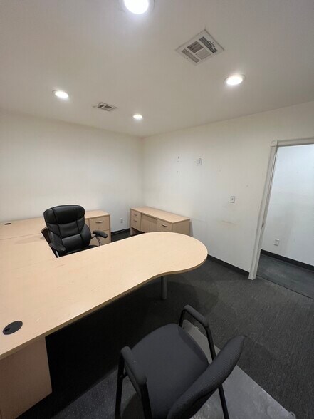 More Photos Of 225 N Highway 91, Summit Service For Lease