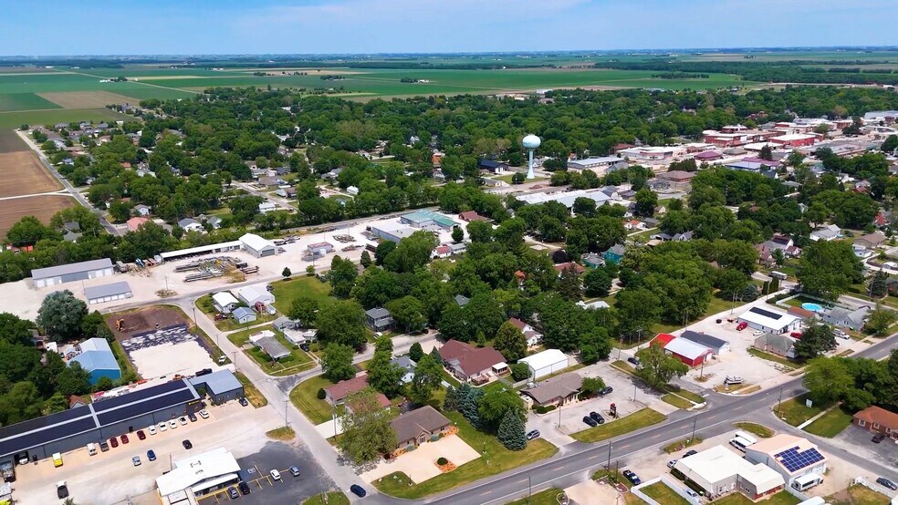 Primary Photo Of 606 W Oak St, Fairbury Office For Sale