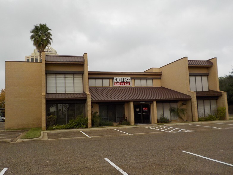 More Photos Of 3700 N 10th St, McAllen Office For Lease