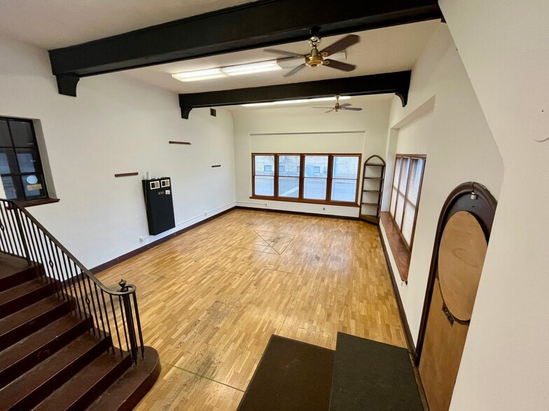 More Photos Of 2345 W University Ave, Saint Paul Warehouse For Lease