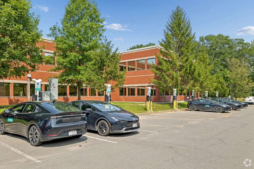 More Photos Of 10B Airline Dr, Albany Office For Sale