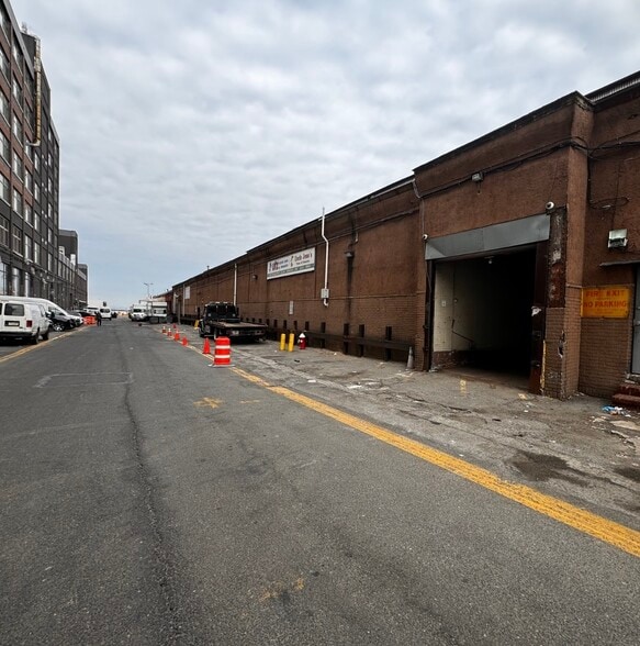 More Photos Of 29 53rd St, Brooklyn Warehouse For Lease