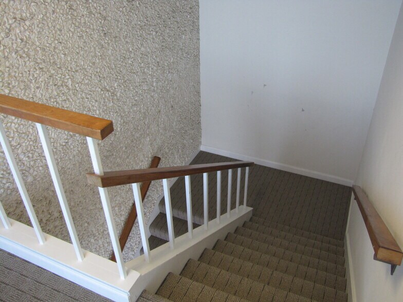 More Photos Of 828 Airport Blvd, Burlingame Research And Development For Lease