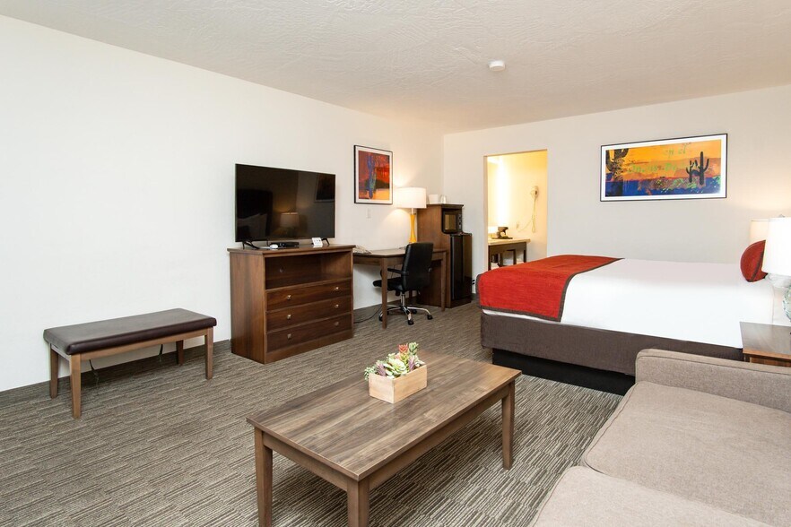 More Photos Of 301 W State Route 89A, Cottonwood Hotel For Sale