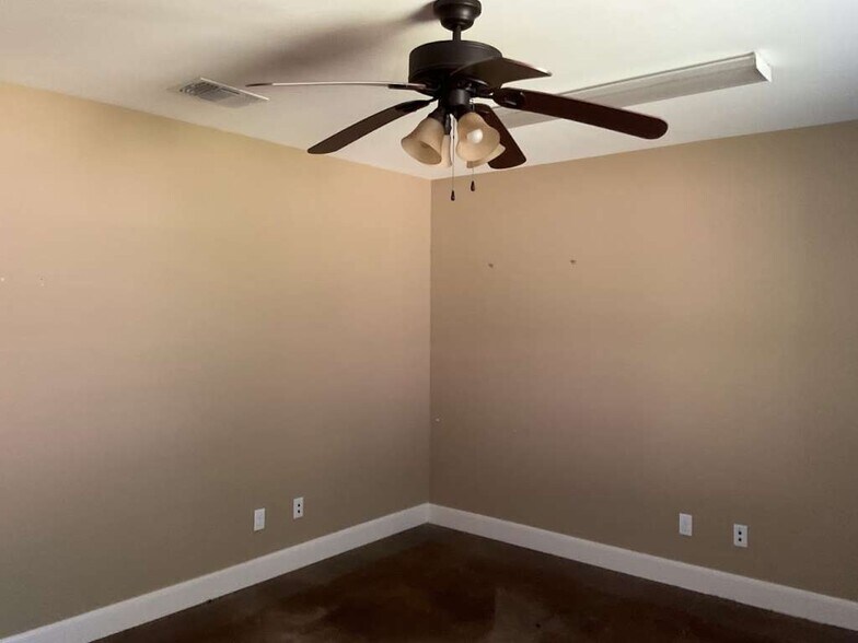 More Photos Of 208 E York St, Ganado Office For Sale