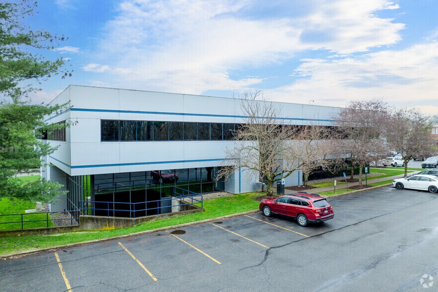 Primary Photo Of 2 Summit Ct, Fishkill Office For Lease
