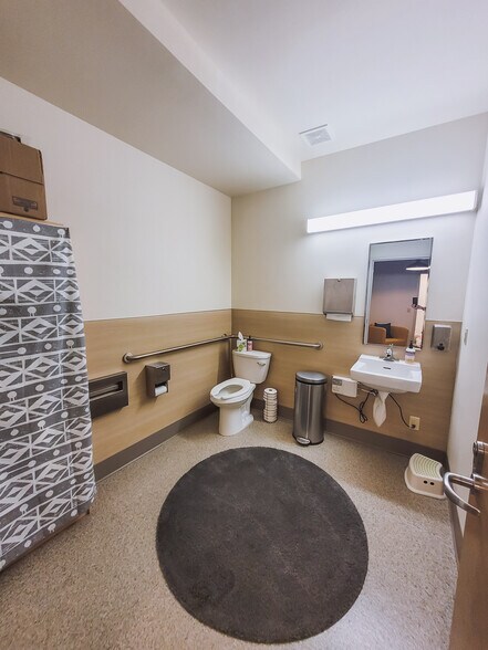 More Photos Of 7721 SE 13th Ave, Portland Storefront Retail Office For Lease