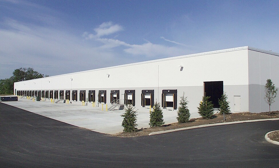 More Photos Of 2655 Fortune Cir W, Indianapolis Warehouse For Lease