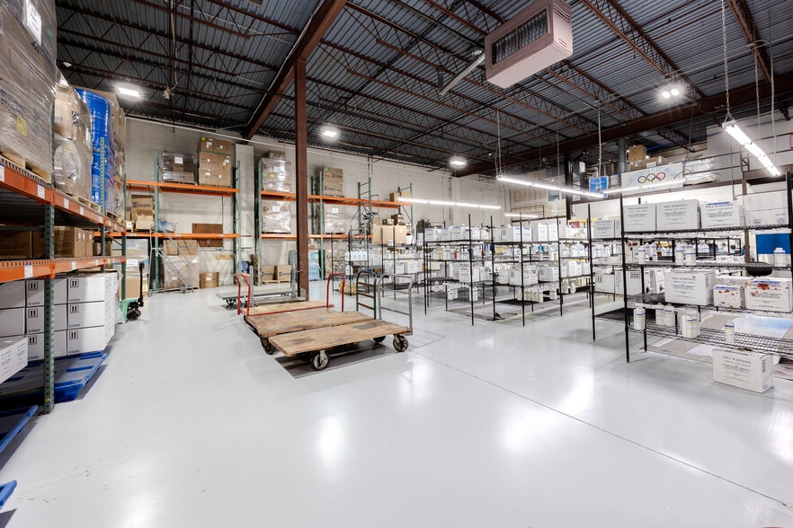 More Photos Of 70 Cleveland Ave, Bay Shore Warehouse For Sale