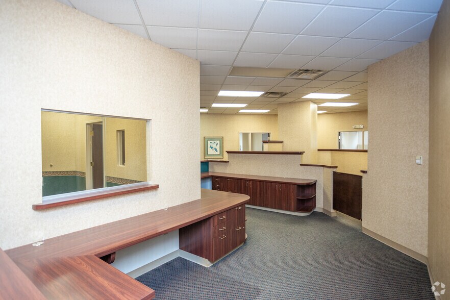More Photos Of 205 W Market St, Lima Office For Sale
