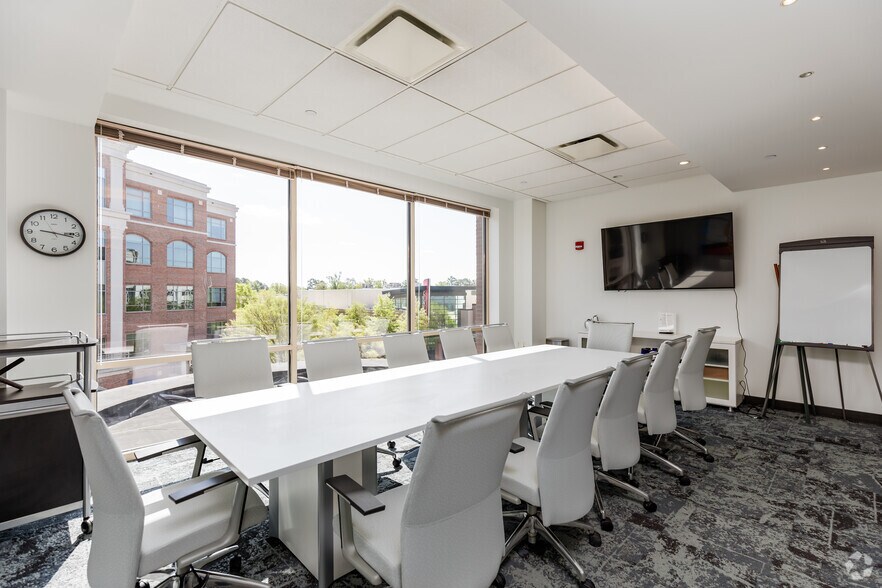 More Photos Of 11815 Fountain Way, Newport News Coworking Space