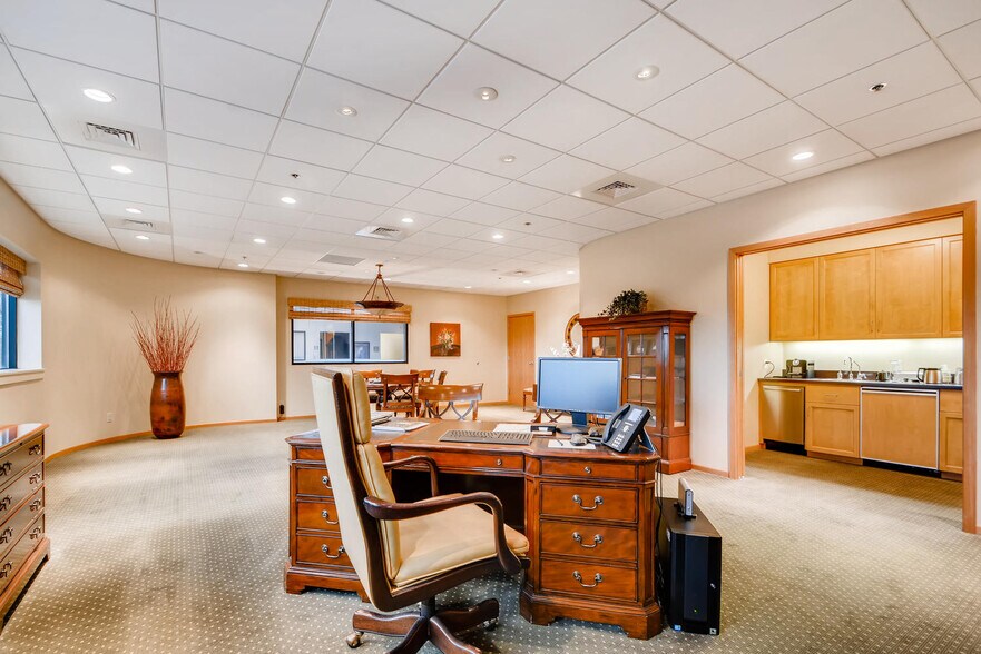 More Photos Of 2205 Woodale Dr, Mounds View Manufacturing For Sale