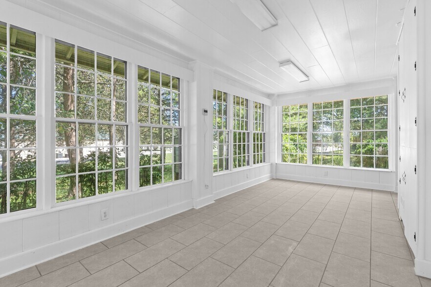 More Photos Of 219 Old Mill Rd, Winchester Office For Sale