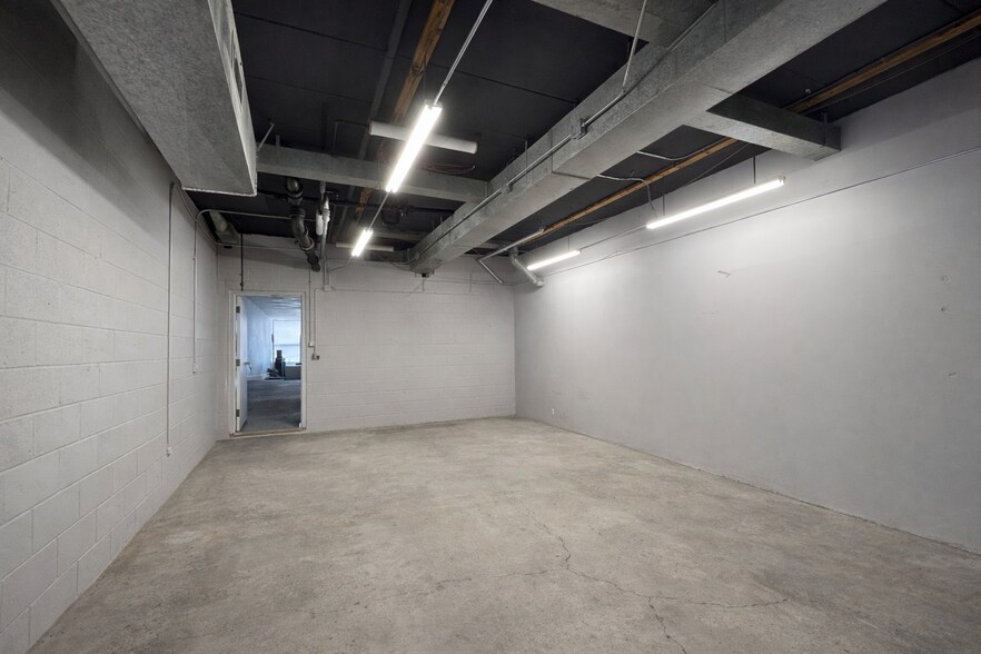 More Photos Of 5635 W 79th St, Burbank Storefront Retail Residential For Sale