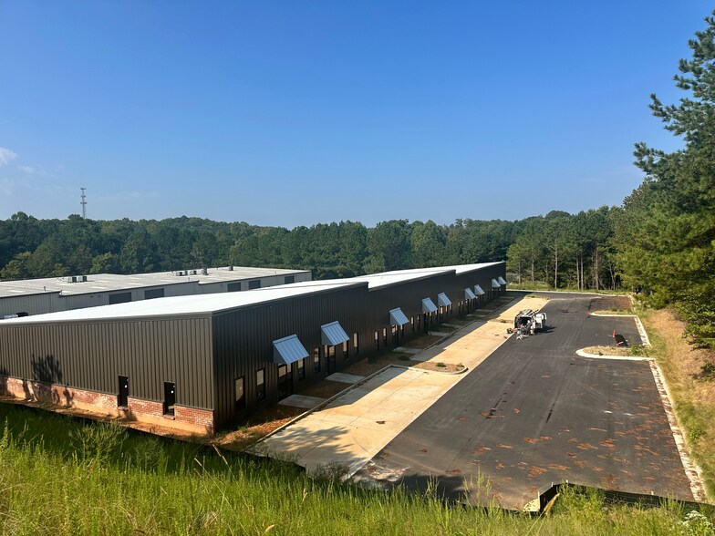 More Photos Of 5905 Steeplechase Blvd, Cumming Warehouse For Lease