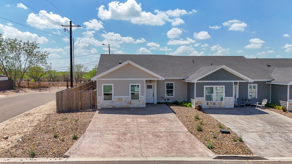 Primary Photo Of 424 San Mateo Ave, La Joya Apartments For Sale