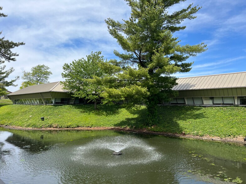 More Photos Of 1195 Corporate Lake Dr, Creve Coeur Office For Sale