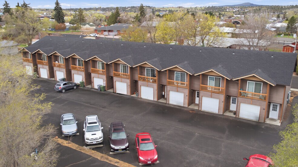 Primary Photo Of 580 SE Duke St, Madras Apartments For Sale